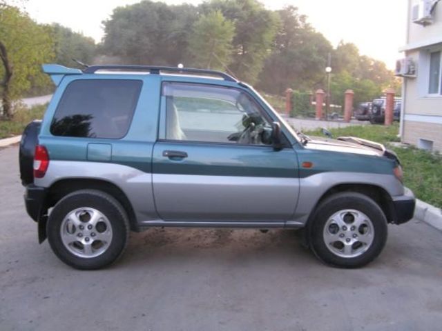 1998 Mitsubishi Pajero iO