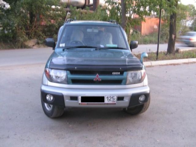 1998 Mitsubishi Pajero iO