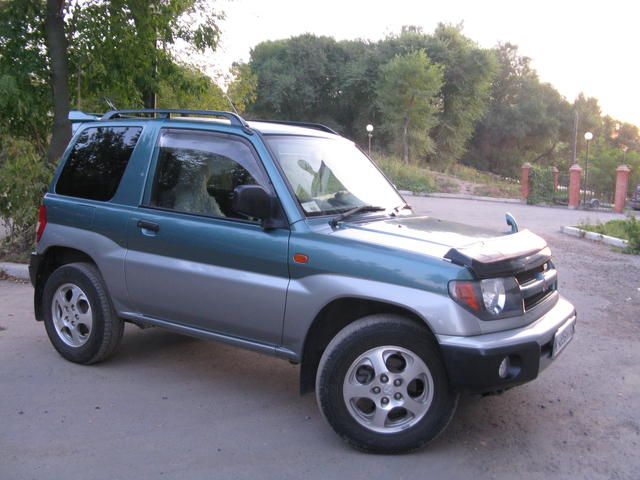 1998 Mitsubishi Pajero iO