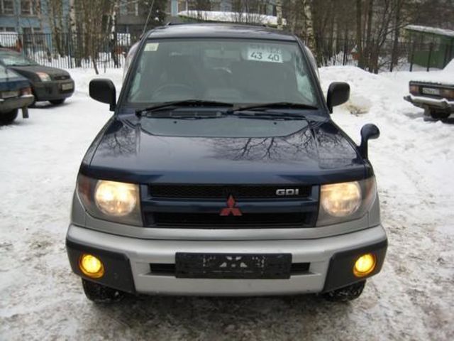 1998 Mitsubishi Pajero iO