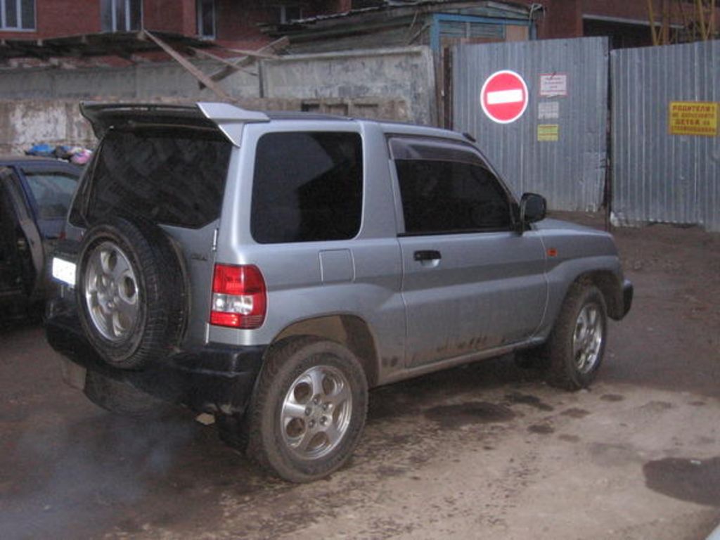 1998 Mitsubishi Pajero iO
