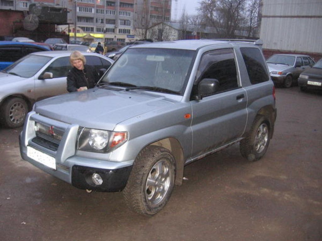 1998 Mitsubishi Pajero iO