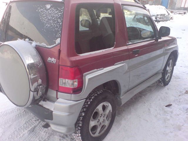 1998 Mitsubishi Pajero iO