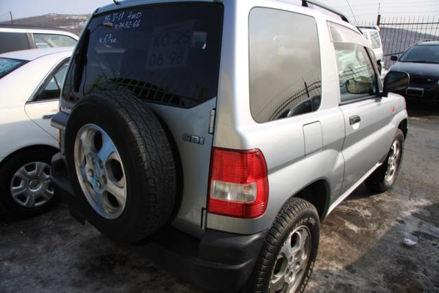 1998 Mitsubishi Pajero iO