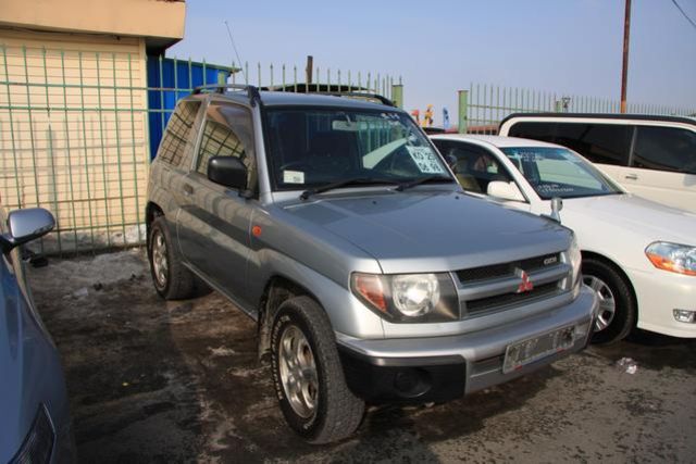 1998 Mitsubishi Pajero iO