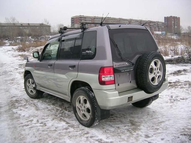 1998 Mitsubishi Pajero iO