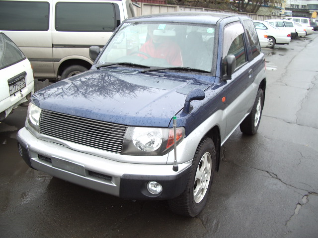 1998 Mitsubishi Pajero iO Pictures