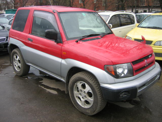 1998 Mitsubishi Pajero iO Pics