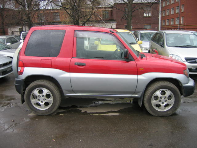 1998 Mitsubishi Pajero iO Pictures