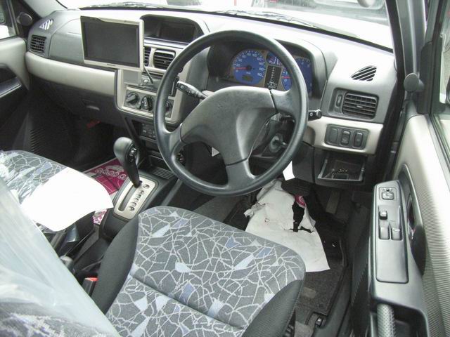 1998 Mitsubishi Pajero iO Pics