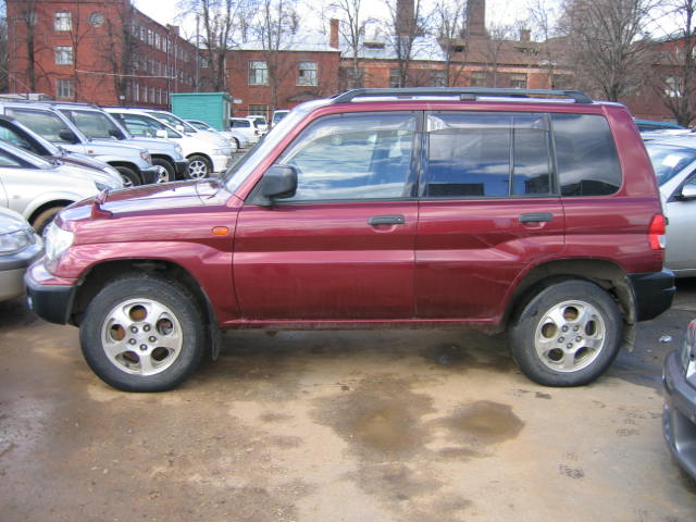 1998 Mitsubishi Pajero iO Images