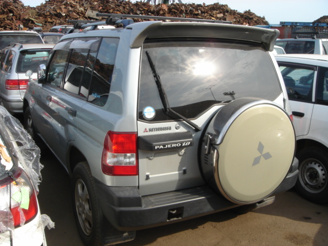1998 Mitsubishi Pajero iO Pictures