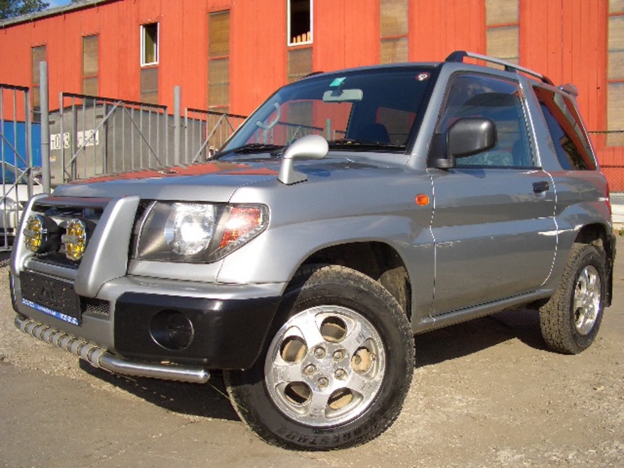 1998 Mitsubishi Pajero iO Pictures