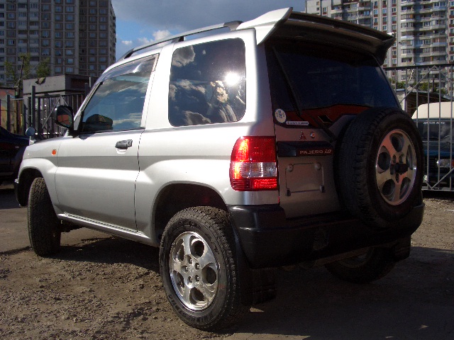 1998 Mitsubishi Pajero iO Pictures