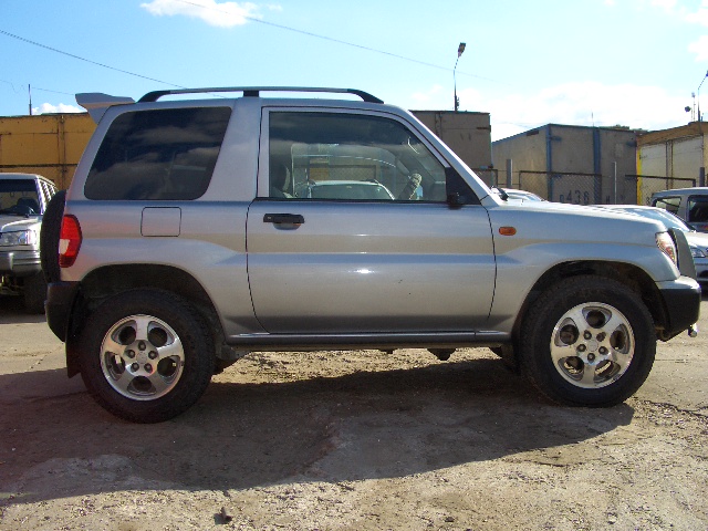 1998 Mitsubishi Pajero iO Wallpapers