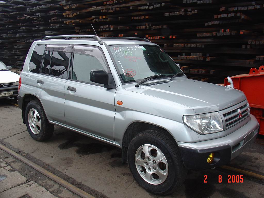 1998 Mitsubishi Pajero iO Photos