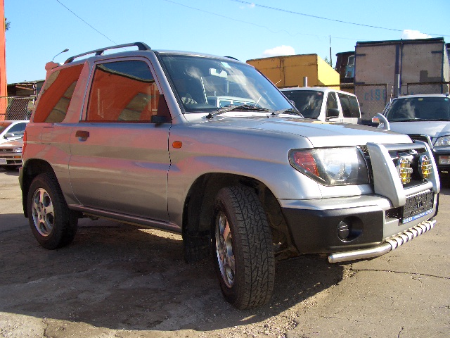 1998 Mitsubishi Pajero iO Photos