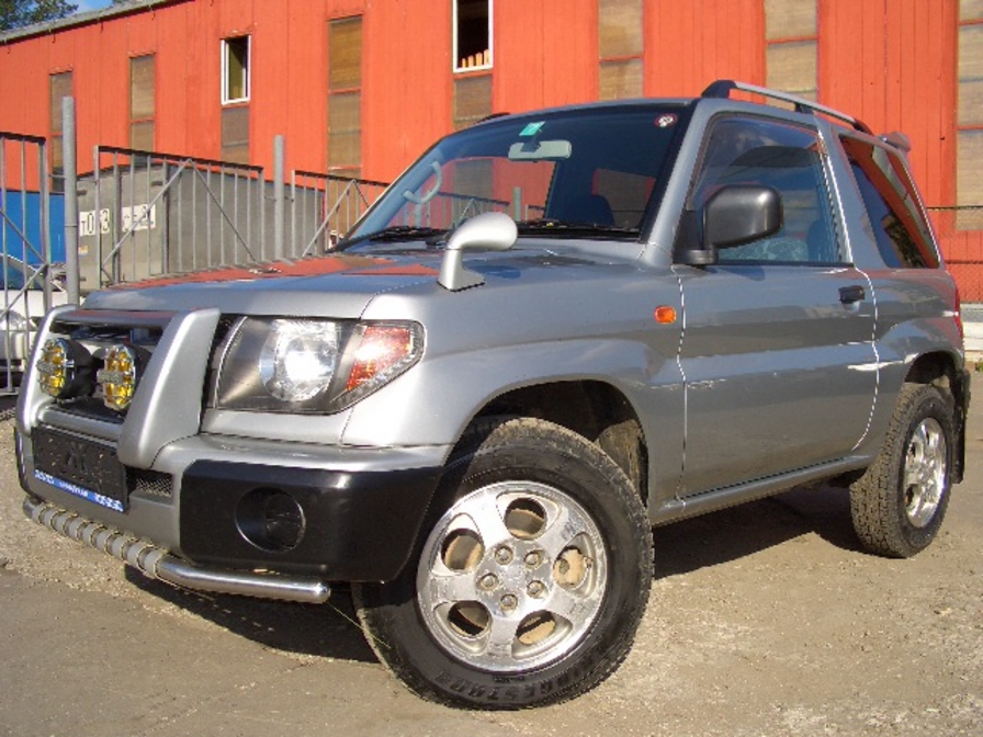 1998 Mitsubishi Pajero iO Wallpapers