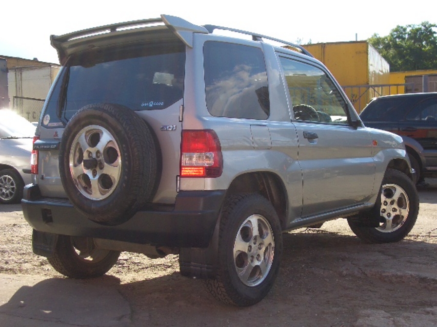 1998 Mitsubishi Pajero iO Pictures