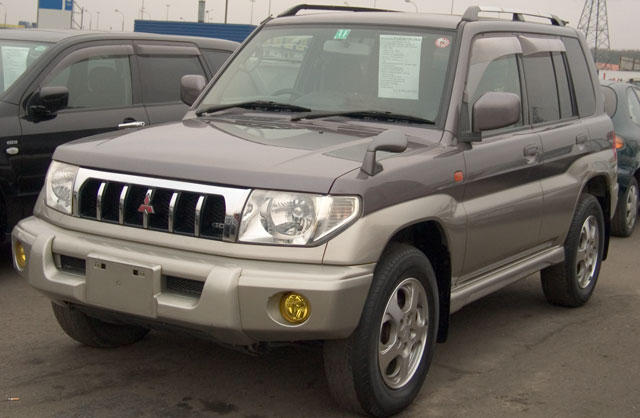 1998 Mitsubishi Pajero iO Pictures