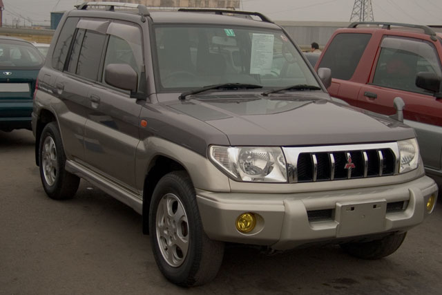 1998 Mitsubishi Pajero iO Pictures