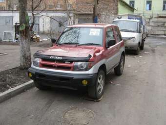 1998 Mitsubishi Pajero iO Images