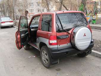 1998 Mitsubishi Pajero iO Pics