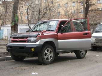 1998 Mitsubishi Pajero iO Pictures
