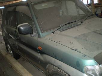 1998 Mitsubishi Pajero iO Pictures