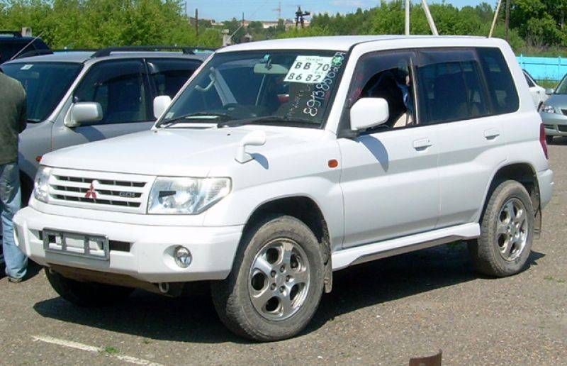 1998 Mitsubishi Pajero iO