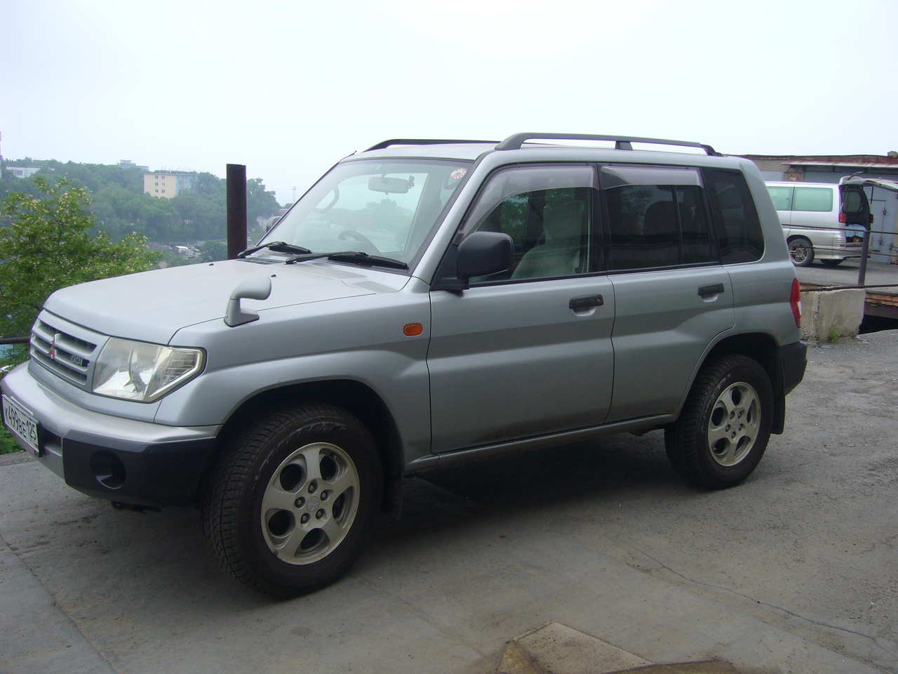 1998 Mitsubishi Pajero iO