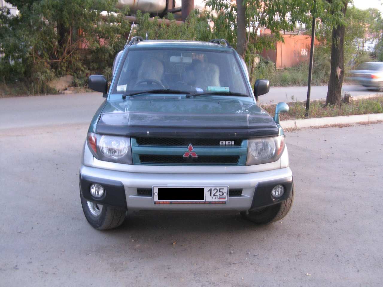 1998 Mitsubishi Pajero iO