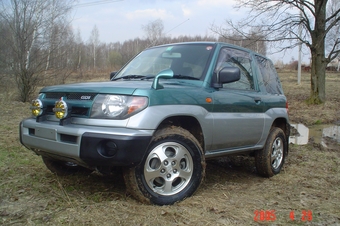 1999 Mitsubishi Pajero iO