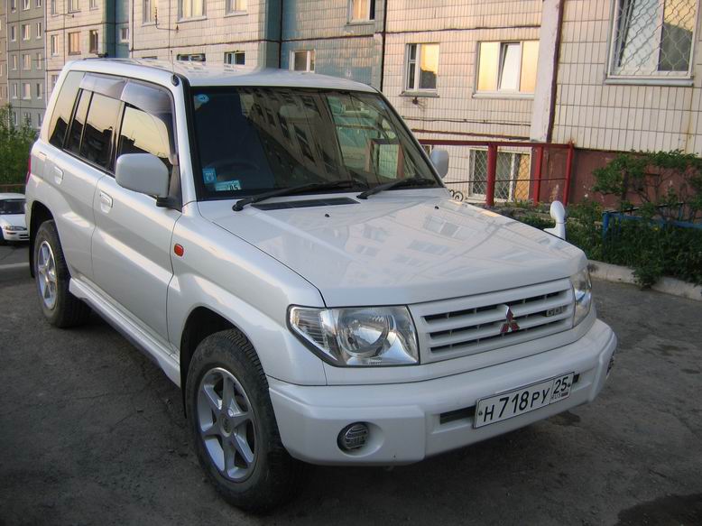 1999 Mitsubishi Pajero iO