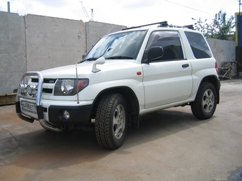 1999 Mitsubishi Pajero iO