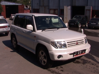 1999 Mitsubishi Pajero iO