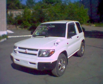 1999 Mitsubishi Pajero iO