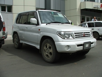 1999 Mitsubishi Pajero iO