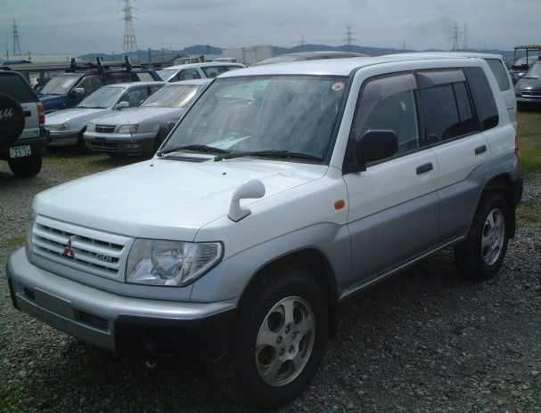 1999 Mitsubishi Pajero iO