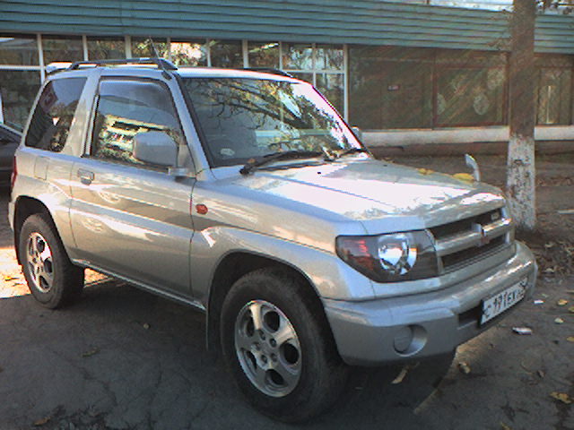 1999 Mitsubishi Pajero iO