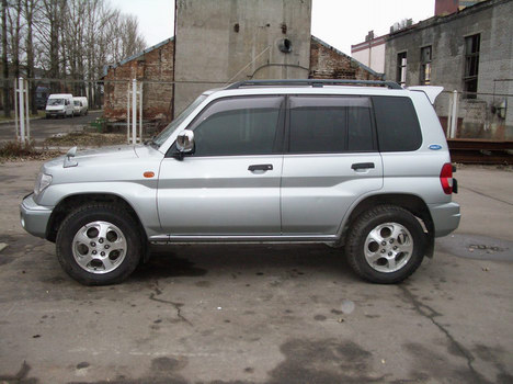 1999 Mitsubishi Pajero iO