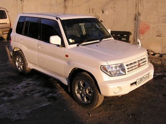 1999 Mitsubishi Pajero iO