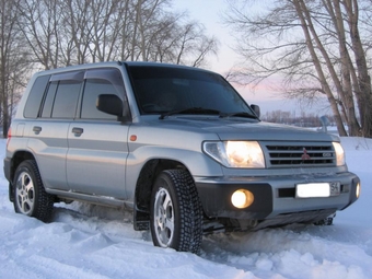 1999 Mitsubishi Pajero iO