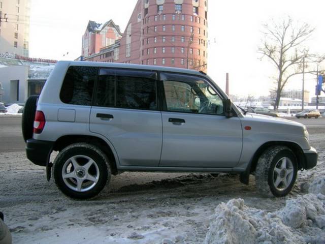 1999 Mitsubishi Pajero iO