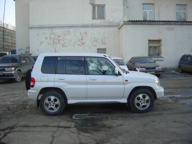 1999 Mitsubishi Pajero iO