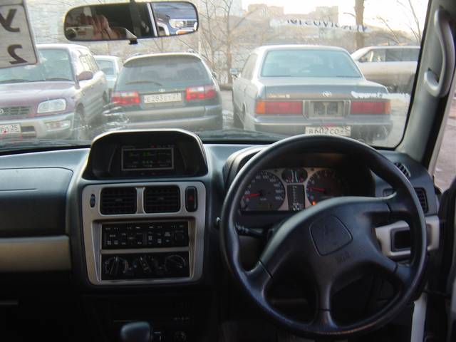 1999 Mitsubishi Pajero iO