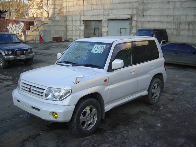 1999 Mitsubishi Pajero iO