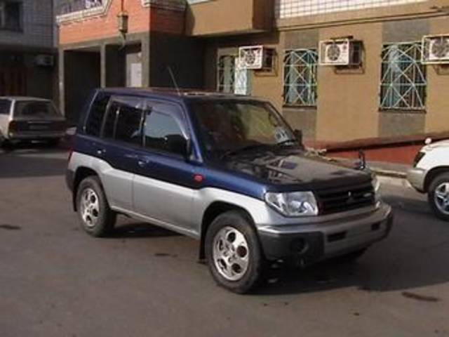 1999 Mitsubishi Pajero iO