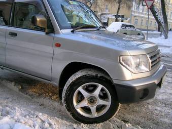 1999 Mitsubishi Pajero iO