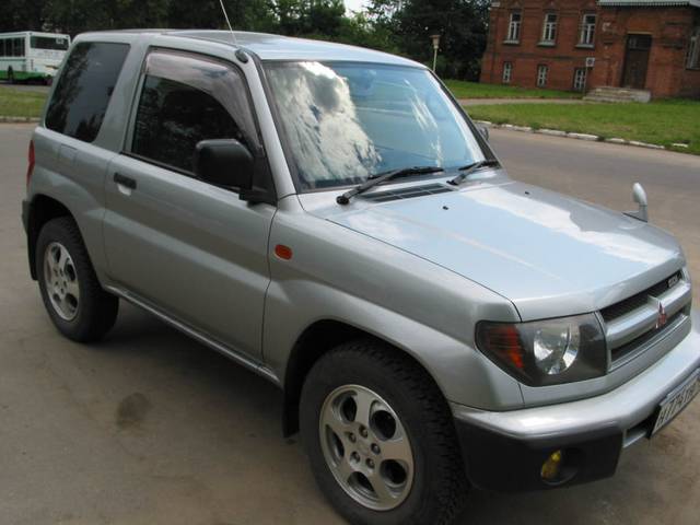 1999 Mitsubishi Pajero iO